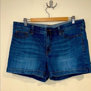 Women’s JCP 5 pocket stretch denim blue jean shorts size 16